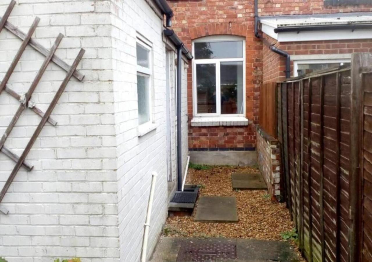 4 Bedroom House For Corporate Stays In Kettering Exterior foto